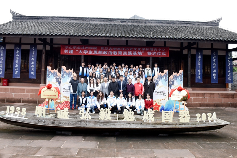 合影_副本.jpg 合影_副本.jpg